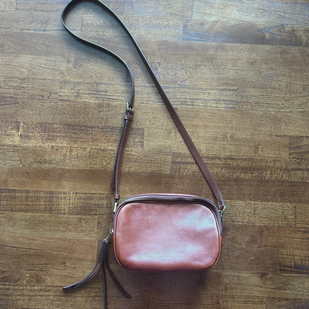 Vintage-Inspired Boho Minimalist Fossil Leather Crossbody - Picture 5 of 16